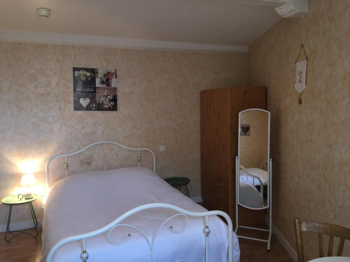 فندق Auberge Des Petits Saint-Igny-de-Vers المظهر الخارجي الصورة